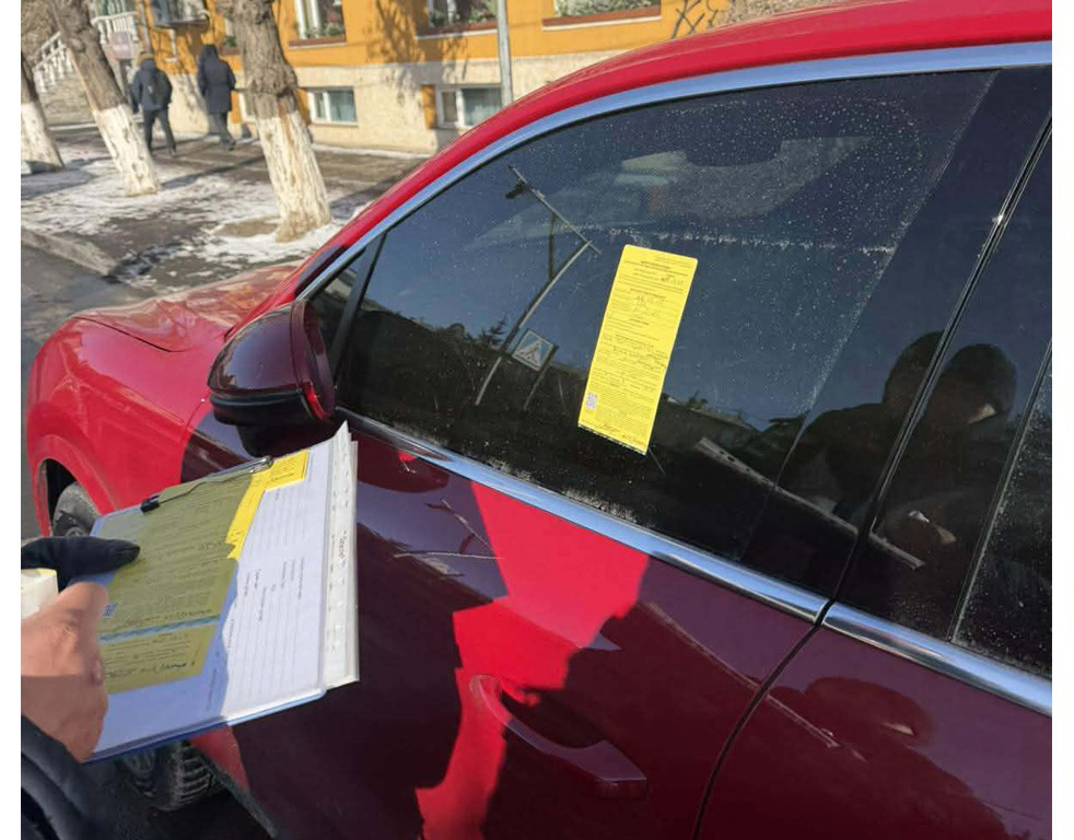 Хориотой газар зогссон автомашинууд дээр ШИЙТГЭЛИЙН ХУУДАС нааж эхэллээ